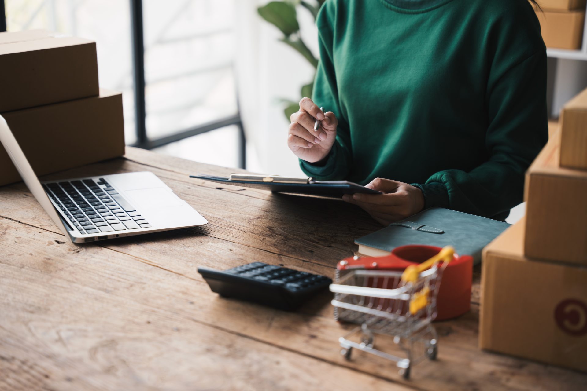 Launching an E-Commerce Business in the UAE The Complete Playbook.